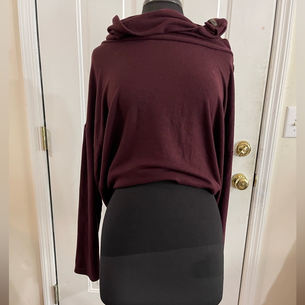 Womens soft sweater size XL. Dark Maroon color